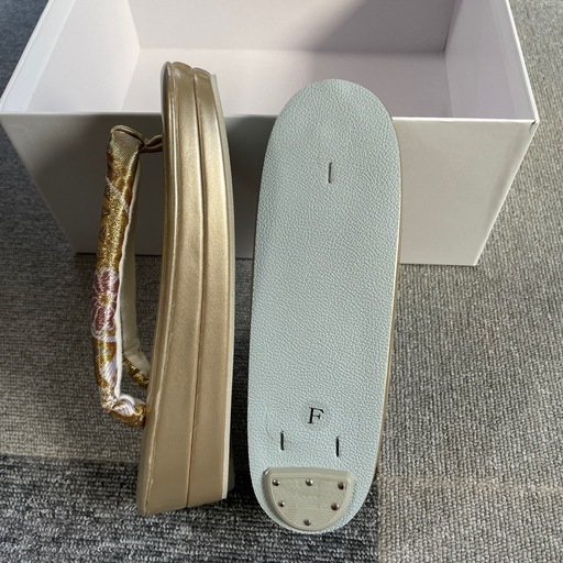 新品未使用　
草履バック