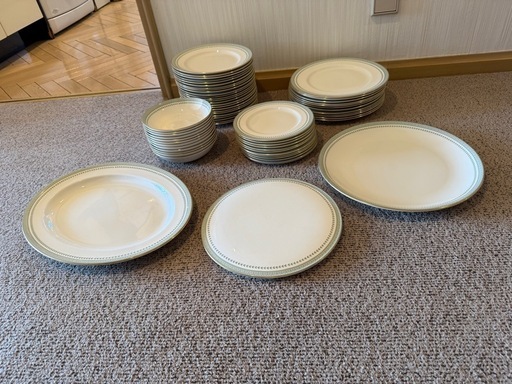 ロイヤルドートンバークシャーフールセット   full set