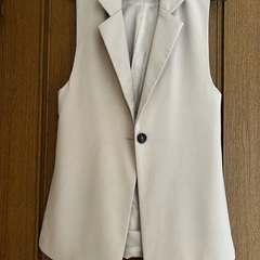 【未使用新品】スリット入り ジレの画像