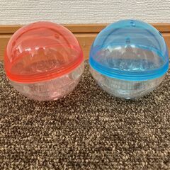 使用済み空カプセル2箱　青・赤　各500個くらいの画像