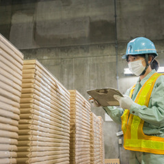 ★16時定時★軽作業スタッフ/創業85年の安定企業/転勤な...