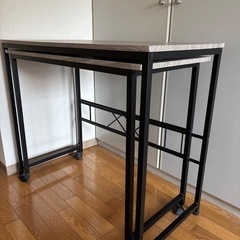 作業用デスクの画像