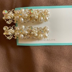キラキラお花のビジュー髪飾り2点セットの画像