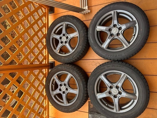 スタッドレスタイヤ　15インチ23年製