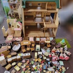 【中断中】シルバニアファミリー緑の丘のすてきなお家＋森のおしゃれなケーキ屋さん？＋人形＋家具類＋小物　セット売りの画像