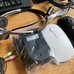 【手渡し限定】中古品　パソコン周辺機器　キーボード　マウス　ケーブル　カメラ等の画像