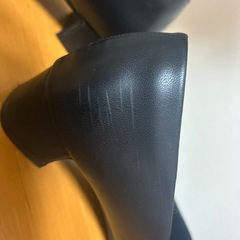 黒パンプスの画像