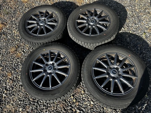 スタッドレスタイヤ、215／60R16