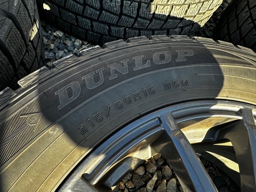 スタッドレスタイヤ、215／60R16