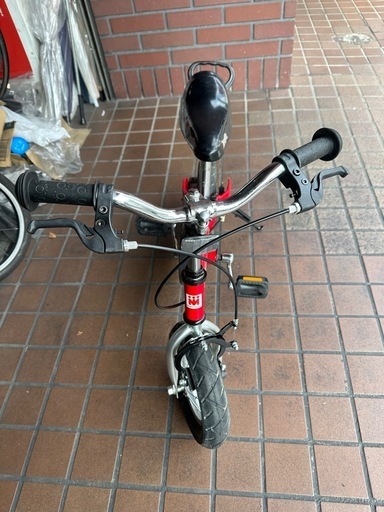 12インチ　HENSHIN BIKE　ペダル　スタンド付き　レッド