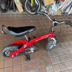 12インチ　HENSHIN BIKE　ペダル　スタンド付き　レッドの画像