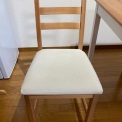 IKEA  ダイニングテーブル　椅子とセットの画像