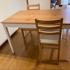 IKEA  ダイニングテーブル　椅子とセットの画像