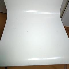 若干難あり　白いイス　椅子　の画像