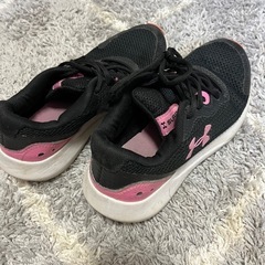 アンダーアーマー　スニーカー　22.5センチ　の画像