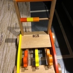 一歳子供歩く練習の画像