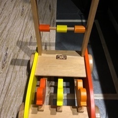 一歳子供歩く練習の画像