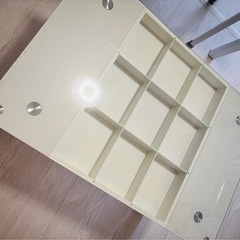 ガラステーブルの画像