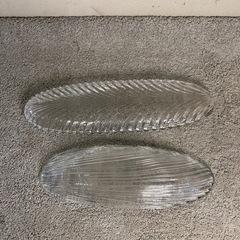 【248】リーフ模様 ガラス皿 2枚セット 大　495mm 小　395mmの画像