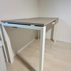 パソコンデスクの画像