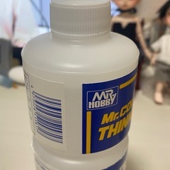 Mr.カラーの薄め液と艶消しスプレー、リキテックスのブレンディングメディウムの画像