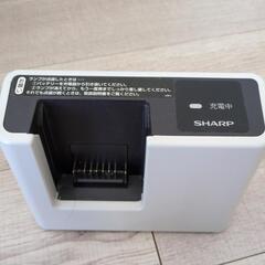 シャープ製掃除機のバッテリー充電器の画像