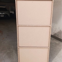 ブラウンのカラーボックスの画像