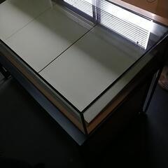 商品什器(ディスプレイ)の画像