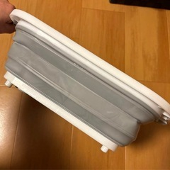 折りたたみ式 まな板 野菜洗い 洗い桶 (排水弁付き)ホワイト×グレーの画像