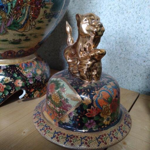 薩摩焼　壺　飾り壺　花魁　武士　松　金彩　扇子　耳付き　花瓶　花入 Amazon.co.jp: 飾り壺 薩摩焼 美人 花瓶 金彩色絵 壺 骨董 古美術 置物