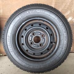 【最終価格】バリ山 スタッドレスタイヤ 4本（スチールホイール付き）  トーヨータイヤ DELVEX 935   145/80R12  80/78N  LT   2022年48週製の画像