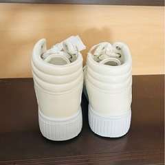 未使用ハイカットシューズ19センチの画像