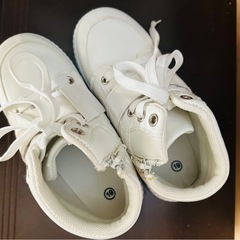 未使用ハイカットシューズ19センチの画像