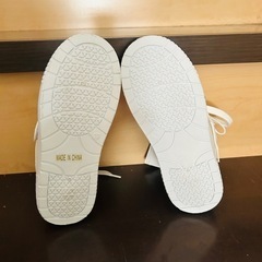 未使用ハイカットシューズ19センチの画像