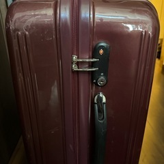 ワインレッド　スーツケースの画像