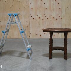 ≪zyt1868ジ≫ 木製サイドテーブル 孔雀レリーフ エスニック系 幅61cm/奥行40cm 彫刻/鳥/アジアン/花台/置台/飾台/中古家具/宮城県仙台市 70111-13の画像