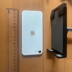 デスク周りやベッドで使えるスマホ、タブレットホルダーの画像