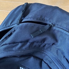 黒リュックの画像