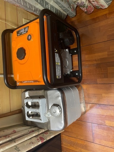 値下げ  
発電機 と 携行缶  値下げ可能