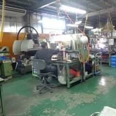 【即戦力募集】製造オペレーター/自動車やスマートフォンを支える金型製造/年間休日110日/賞与年2回/月平均残業時間15時以内！の画像