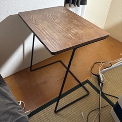 サイドテーブル