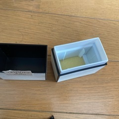 シャネルの空ビンと空箱の画像