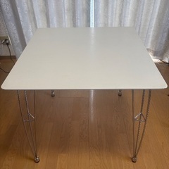 ニトリ　ダイニングテーブル チェアセット75cm×75cmの画像