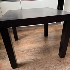 IKEAのテーブル（正方形）