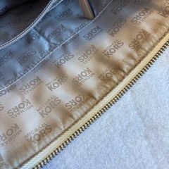 Michael Kors MKロゴトートバッグ ベージュの画像