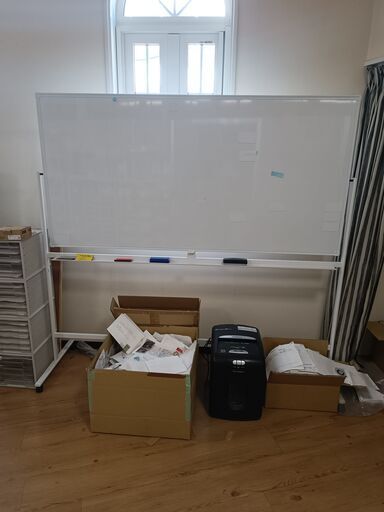 ホワイトボード 180×90cm(全高180cm)　2枚あり