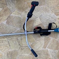616 充電式草刈機 makita マキタ MUR182UDRF 18V バッテリ×1・充電器 中古品の画像
