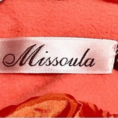 新品に近いホワイトファーがかわいいサーモンピンクのレディースコートの画像