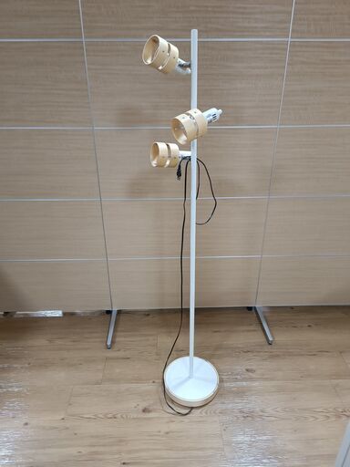 ニトリ　フロアランプ　ウッドリング
