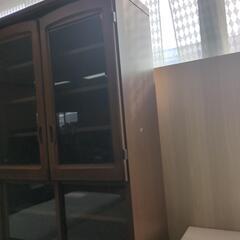😺大きな食器棚の画像